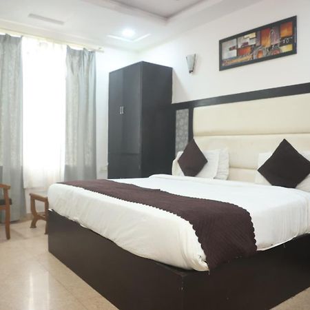 Hotel Grand Father อัครา ภายนอก รูปภาพ