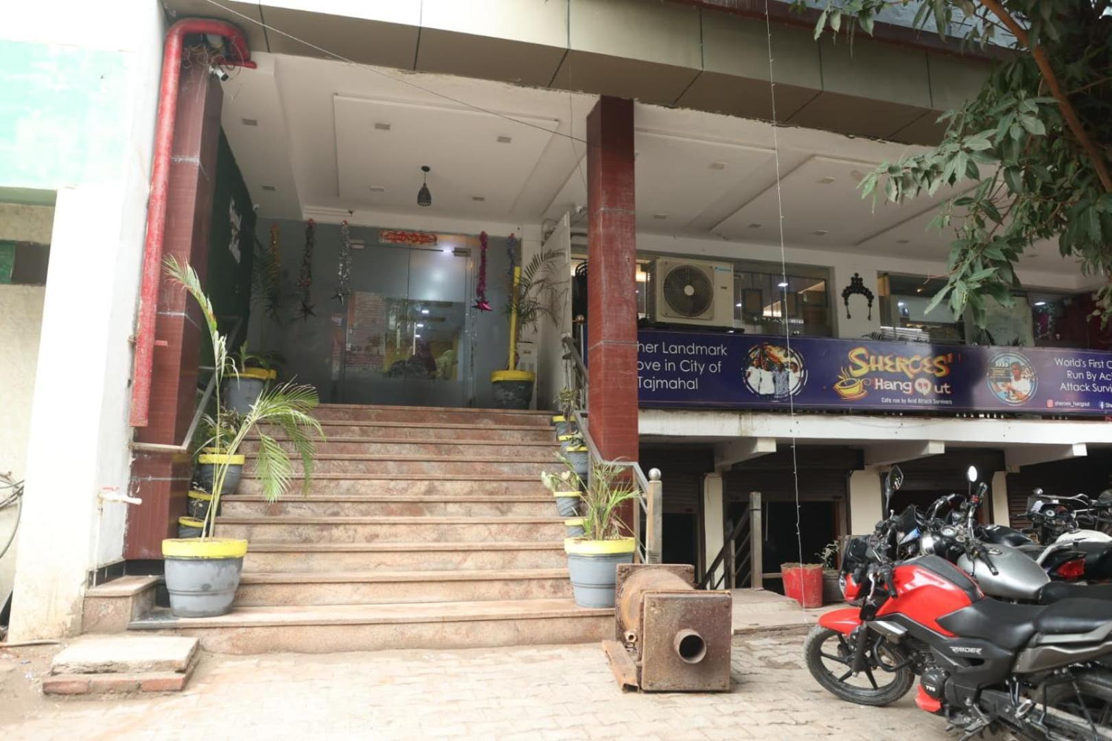 Hotel Grand Father อัครา ภายนอก รูปภาพ